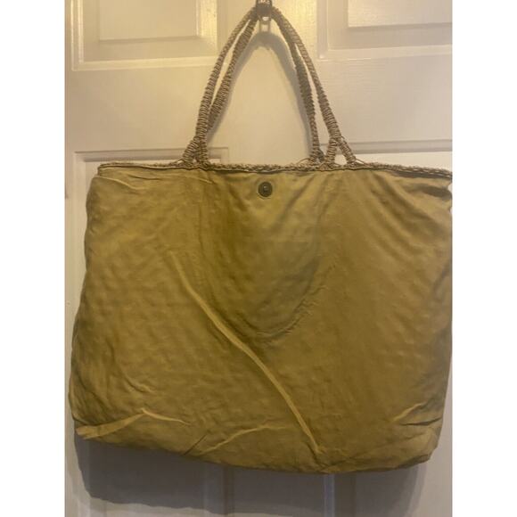 American & Beyond Bee Macrame Tote - Picture 13 of 13